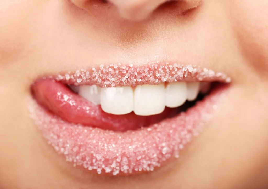 avoid sugary food on lips