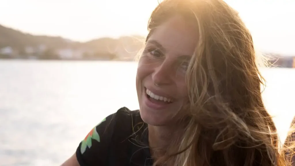 Composite bonding girl