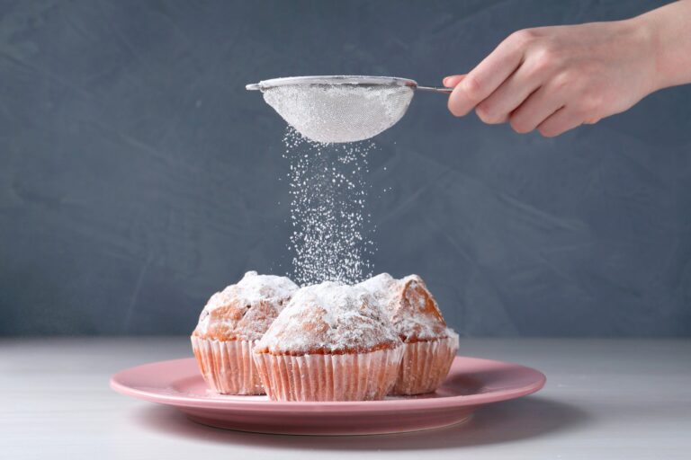 Sugar on cakes